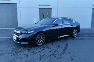 宝马i5 2025款 eDrive 35L M运动套装