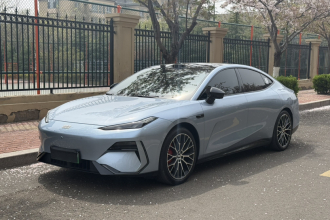 吉利银河 银河E8 2025款 620km 四驱星舰激光雷达智驾版