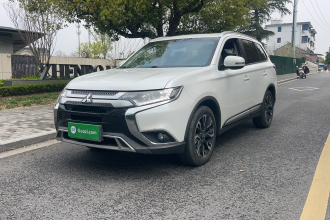 三菱 欧蓝德 2019款 2.0L 两驱畅享版 7座 国VI