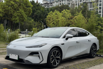 吉利银河 银河E8 2025款 700km 远航智驾版