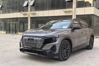奥迪Q5 e-tron 2022款 40 e-tron 星耀型 机甲套装