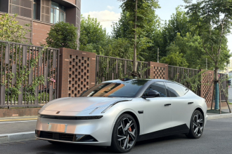 领克Z10 2024款 95kWh 702km四驱智驾Ultra