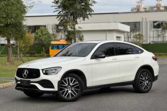 奔驰GLC轿跑 2023款 GLC 260 4MATIC 轿跑SUV