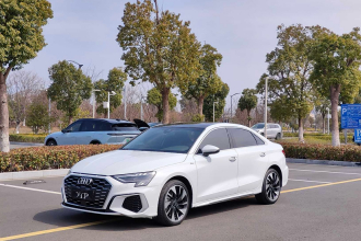 奥迪A3 2023款 A3L Limousine 35 TFSI 时尚运动型