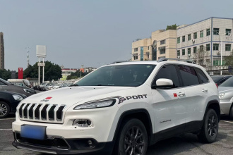 Jeep 自由光 2020款 2.0L 两驱经典运动版