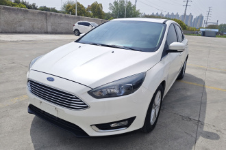 福特 福克斯 2017款 三厢 EcoBoost 180 自动精英型