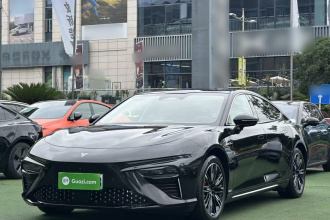 哪吒汽车 哪吒S 2022款 增程版 1160km 后驱大版