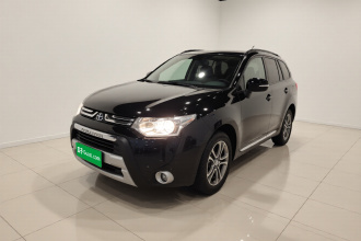 三菱 欧蓝德(进口) 2013款 2.4L 四驱豪华导航版 7座