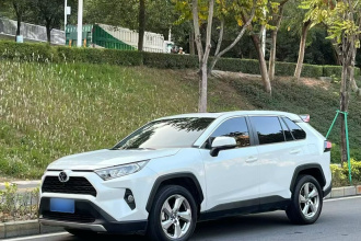 丰田 RAV4荣放 2022款 2.0L CVT两驱风尚Plus版