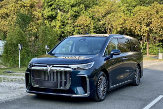 岚图汽车 岚图梦想家 2025款 PHEV 四驱旗舰鲲鹏版