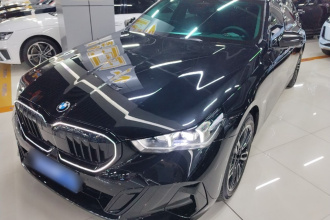 宝马5系 2025款 530Li 领先型 M运动套装