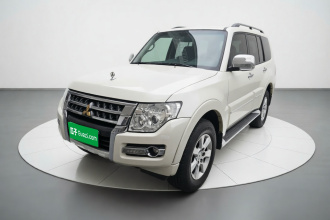 三菱 帕杰罗（平行进口）   V93 3.0L 五门 GLS 织物 7座 中东
