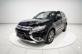 三菱 欧蓝德 2018款 2.0L 两驱荣耀版 5座