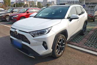 丰田 RAV4荣放 2021款 2.0L CVT四驱尊贵版