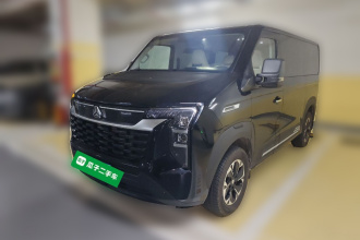 中国重汽 先锋官V 2025款 多功能PRO版 2.0T 自动短轴低顶