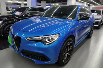 阿尔法·罗密欧 Stelvio斯坦维 2022款 2.0T 280HP Veloce赛道版