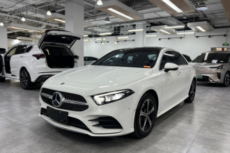 奔驰A级 2022款 改款三 A 200 L 运动轿车时尚型