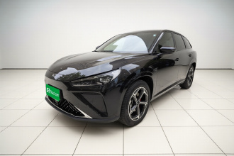 哪吒汽车 哪吒L 2024款 增程 310 闪充红衣版