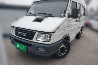 依维柯得意 2017款 2.5T A35客车5-7座47Z5