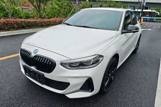 宝马1系 2022款 125i M运动曜夜版