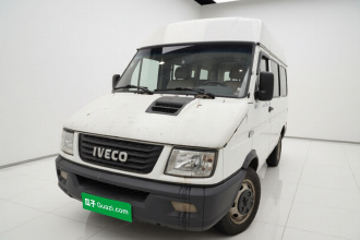 依维柯得意 2020款 2.5T A35客车双胎中顶5-9座侧移门国V