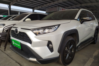 丰田 RAV4荣放 2022款 2.0L CVT四驱风尚Plus版