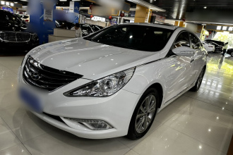 现代 索纳塔 2015款 经典 2.0L 自动豪华版