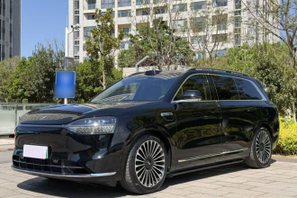 鸿蒙智行 问界M9 2025款 增程 Ultra版 52kWh 6座版 (192线激光雷达）