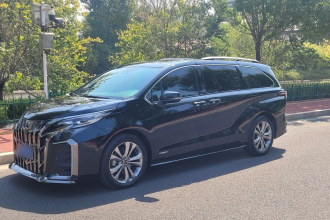 丰田 赛那SIENNA 2023款 2.5L混动 尊贵版