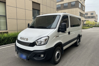 依维柯欧胜 2021款 2.0T 手动超瑞短轴低顶侧拉门F1A