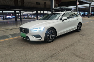沃尔沃V60 2022款 B4 智逸豪华版