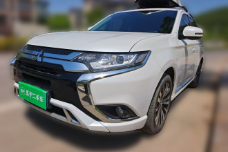 三菱 欧蓝德 2021款 改款 2.0L 两驱畅享版 7座