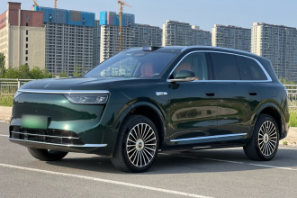 鸿蒙智行 问界M8 2025款 增程 Ultra版 53.4kWh 6座版 (192线激光雷达）