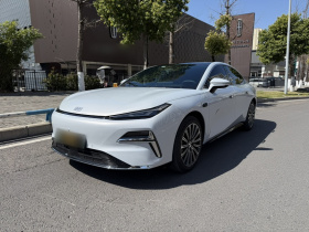 吉利银河 银河星耀8 2025款 130km EM-i 旗舰版