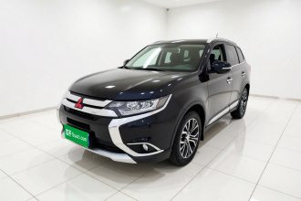 三菱 欧蓝德 2016款 2.4L 四驱精英版 5座