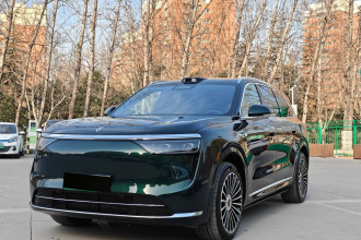 鸿蒙智行 问界M8 2025款 增程 Ultra版 53.4kWh 6座版