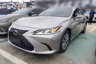 雷克萨斯ES 2022款 300h 卓越版