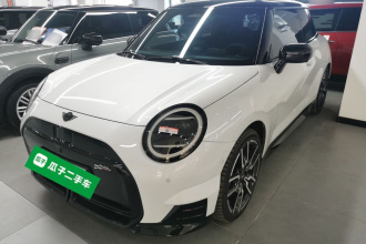 电动MINI COOPER 2024款 452km COOPER SE 赛车手