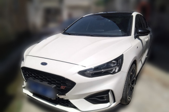 福特 福克斯 2019款 三厢 EcoBoost 180 自动ST Line