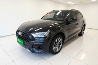 奥迪Q5L 2025款 45周年典藏版 40 TFSI 豪华动感型