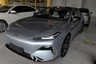 吉利银河 银河E8 2025款 620km 四驱星舰激光雷达智驾版