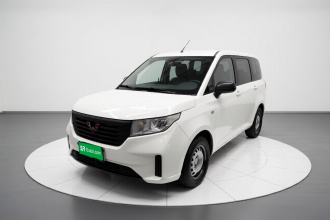 五菱汽车 五菱宏光PLUS 2019款 1.5T 手动标准型 5座