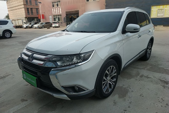 三菱 欧蓝德 2016款 2.4L 四驱精英版 5座
