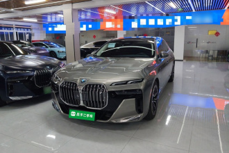 宝马i7 2023款 eDrive50L 领先M运动套装