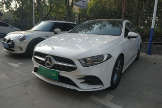 奔驰A级 2022款 改款 A 180 L 运动轿车