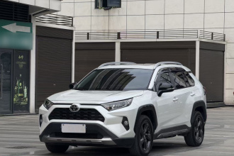 丰田 RAV4荣放 2022款 2.0L CVT四驱风尚版