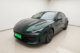 名爵 MG7 2025款 2.0T 405 AT奢享版