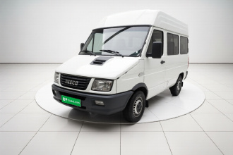 依维柯得意 2021款 2.5T A35 M1客车5-9座短轴中顶单胎手动门