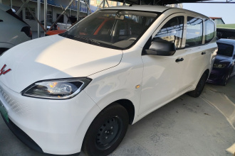 五菱汽车 五菱宏光新能源 2025款 增程式混动 50KM 实用型