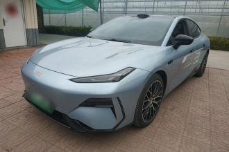 吉利银河 银河E8 2025款 620km 四驱星舰激光雷达智驾版